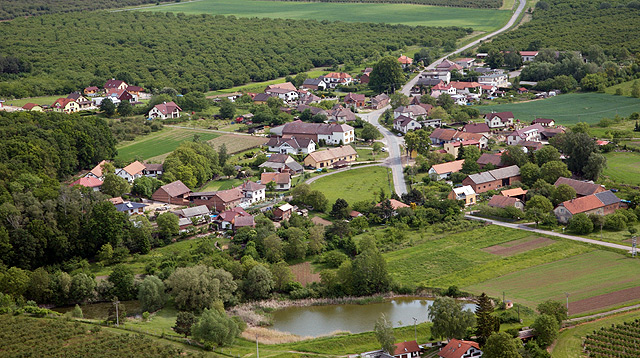 Letecký pohled na obec Hvozdnice